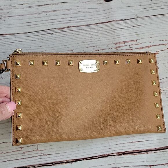 MICHAEL KORS Tan Medium Sized Wristlet - Picture 2 of 6